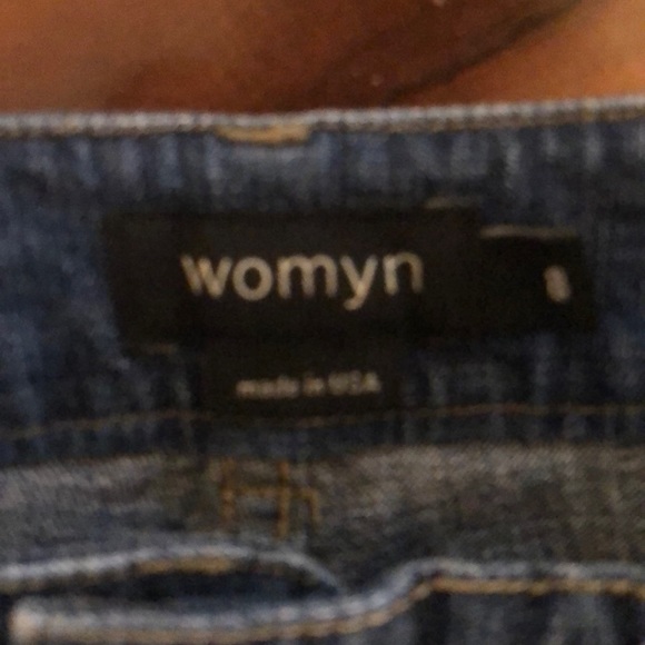 Womyn  blue jeans - Picture 3 of 5